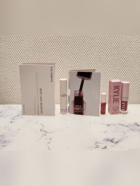 Kylie Cosmetics Mini Travel Eye And Lip Set